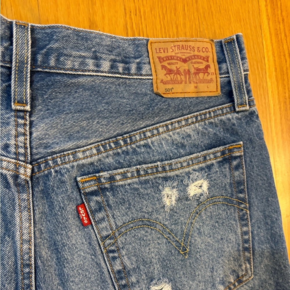 Levi’s Strauss & Co 501 Jean Shorts Size 30 - Picture 3 of 7